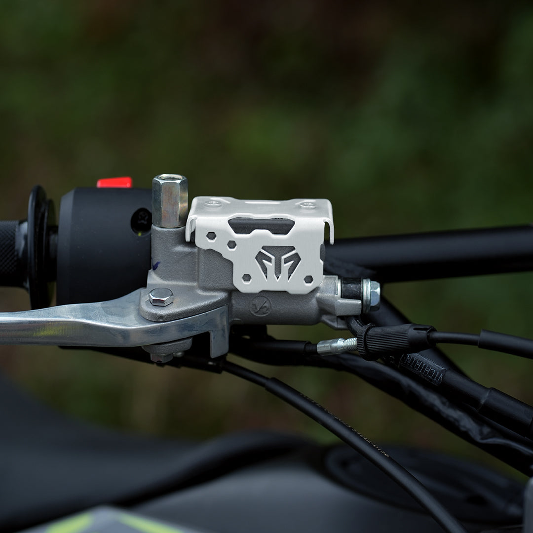 ALUMINIUM FRONT MASTER CYCLINDER GUARD FOR KAWASAKI KLX