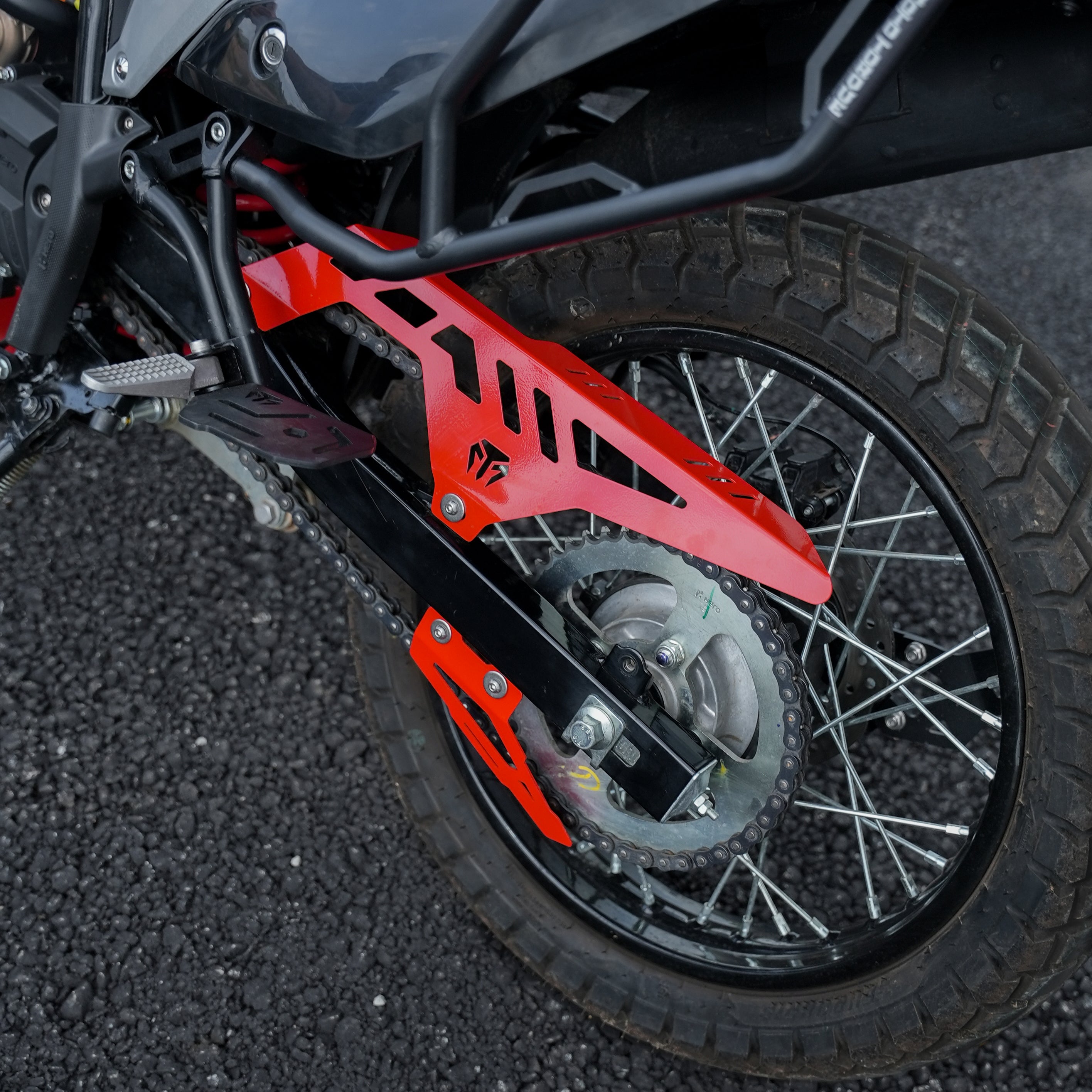 CHAIN GUARD RED FOR XPULSE 210 – Moto Torque